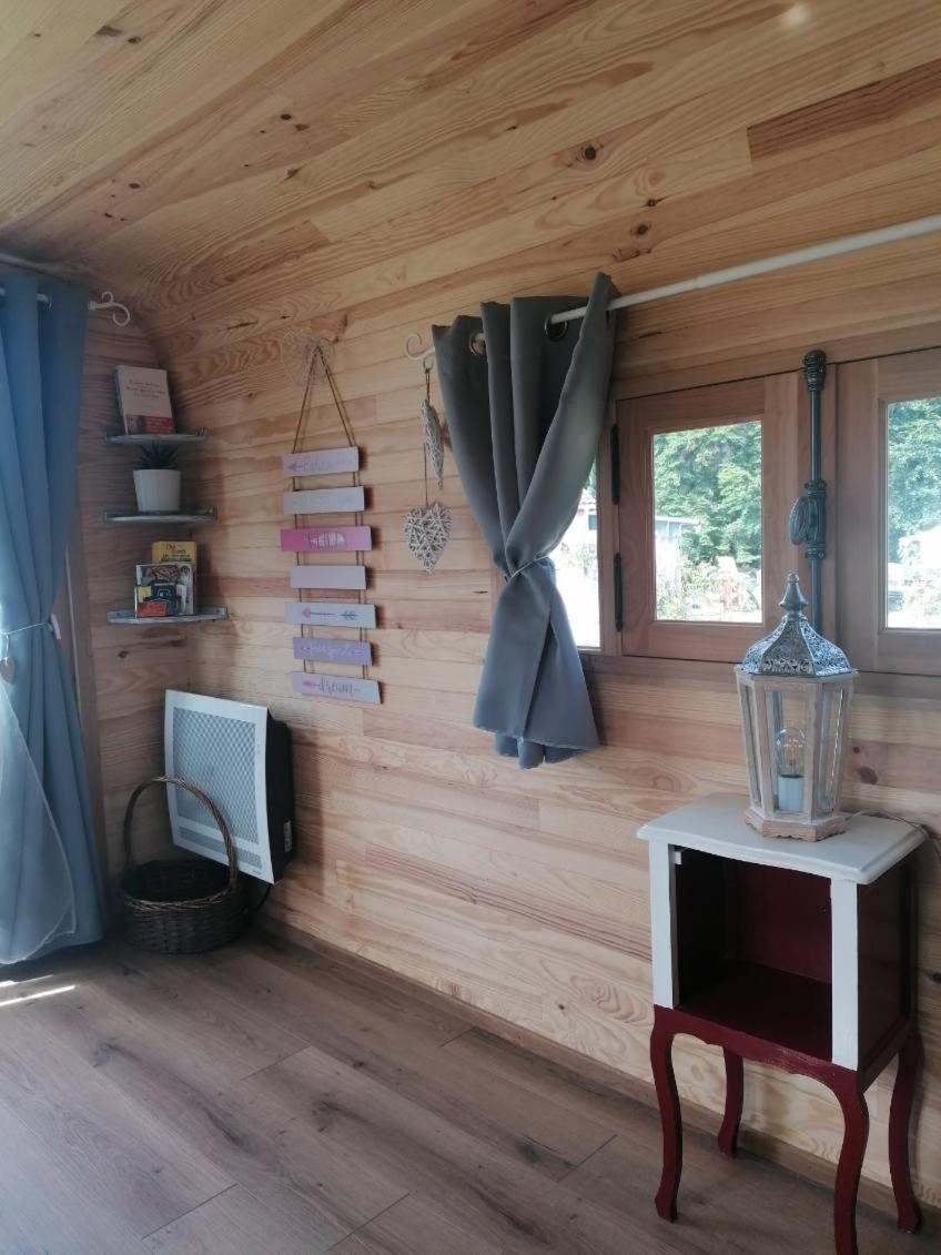 Bed and Breakfast La Roulotte Des Trois Arbres Oradour-sur-Glane Exterior foto